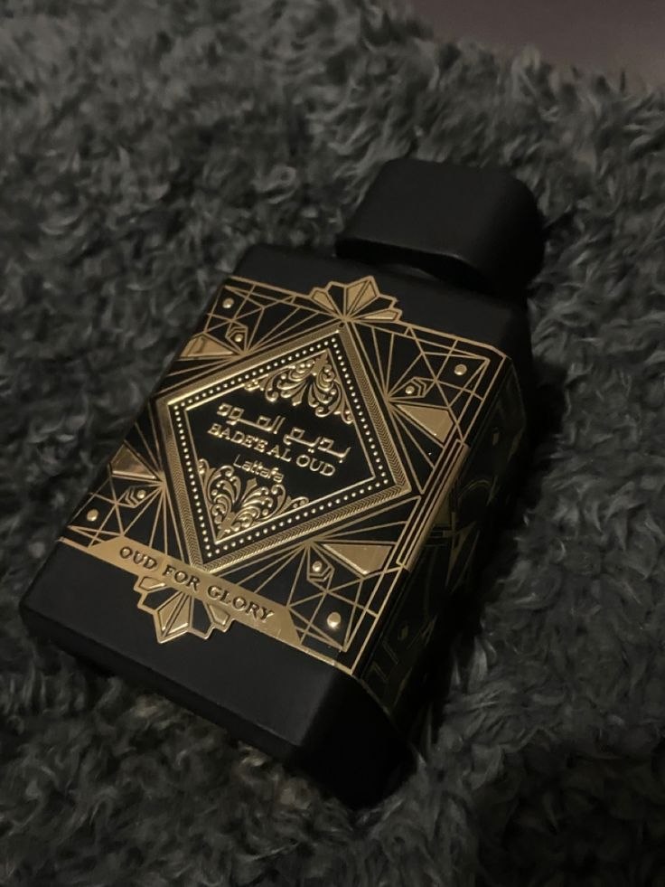 عطر نسائي فاخر – ثبات يدوم طوال اليوم عطر نسائي برائحة الزهور عطر نسائي أنيق للمناسبات عطر نسائي روز جولد عطر نسائي برائحة الفانيليا والمسك